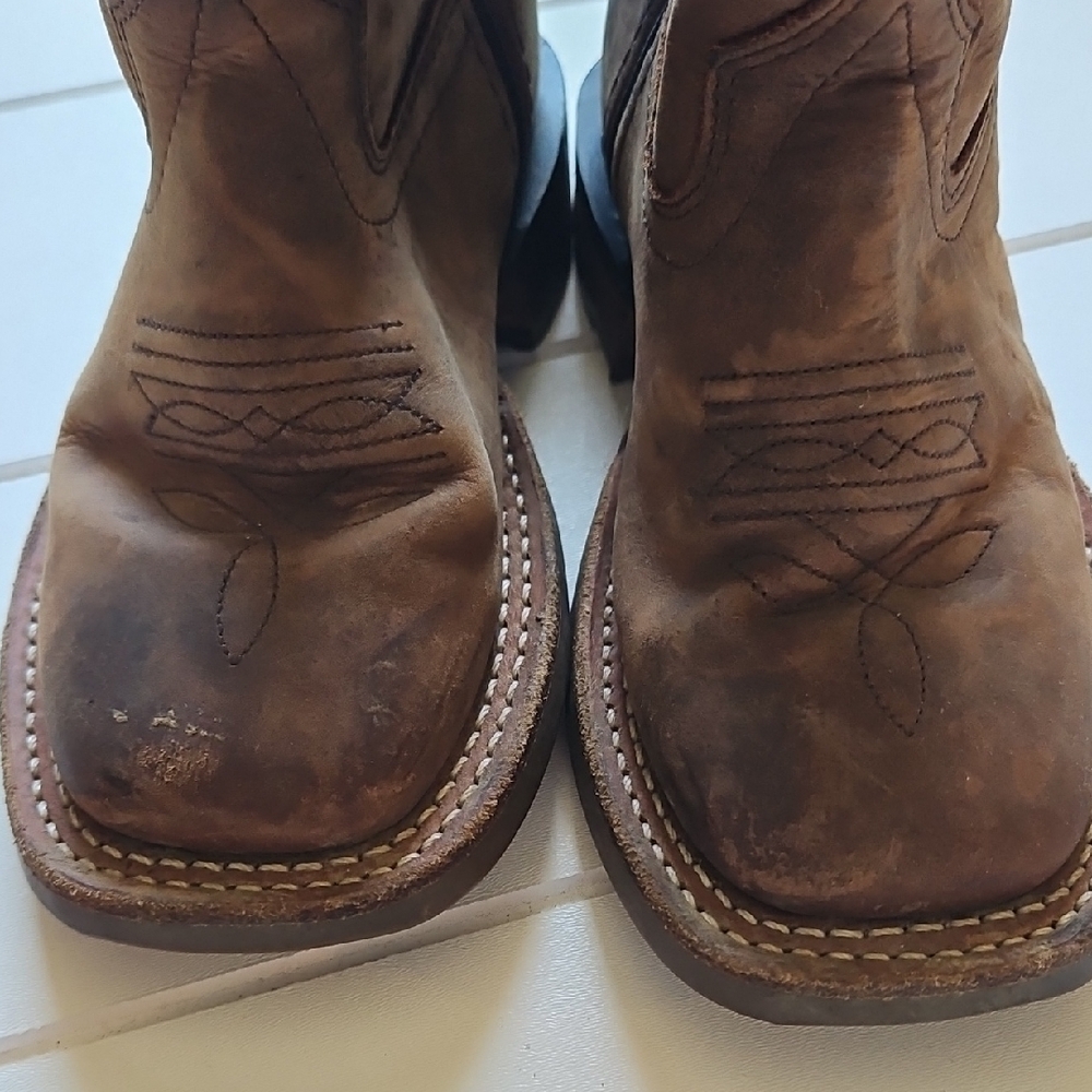 Old West Distressed Brown Cowboy Boots - Picture 3 of 8
